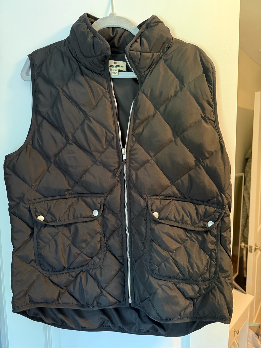 EUC Woolrich women’s zip puffer vest size XL black